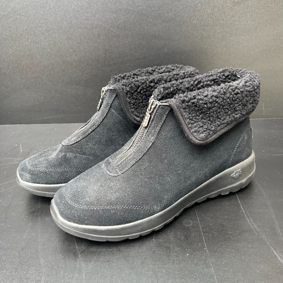 Skechers On-the-GO Joy Nuzzle Up Boots Women's Size 10 Black Sherpa Fleece Lined - Picture 1 of 16